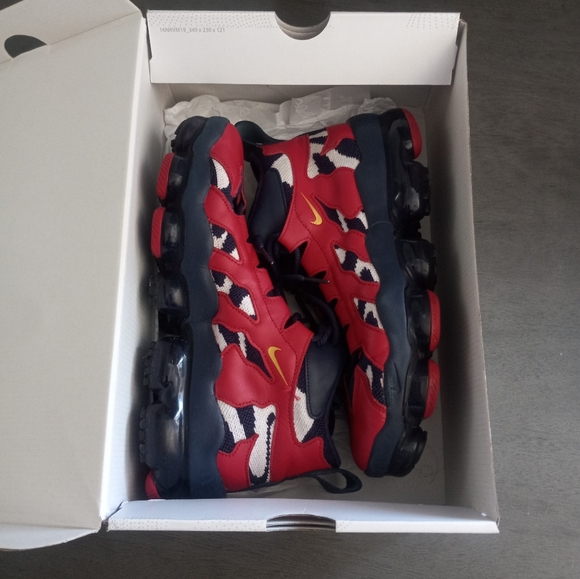 Nike Other - Mens Nike Vapormax Gliese Midnight Navy/Metallic Gold Size 9